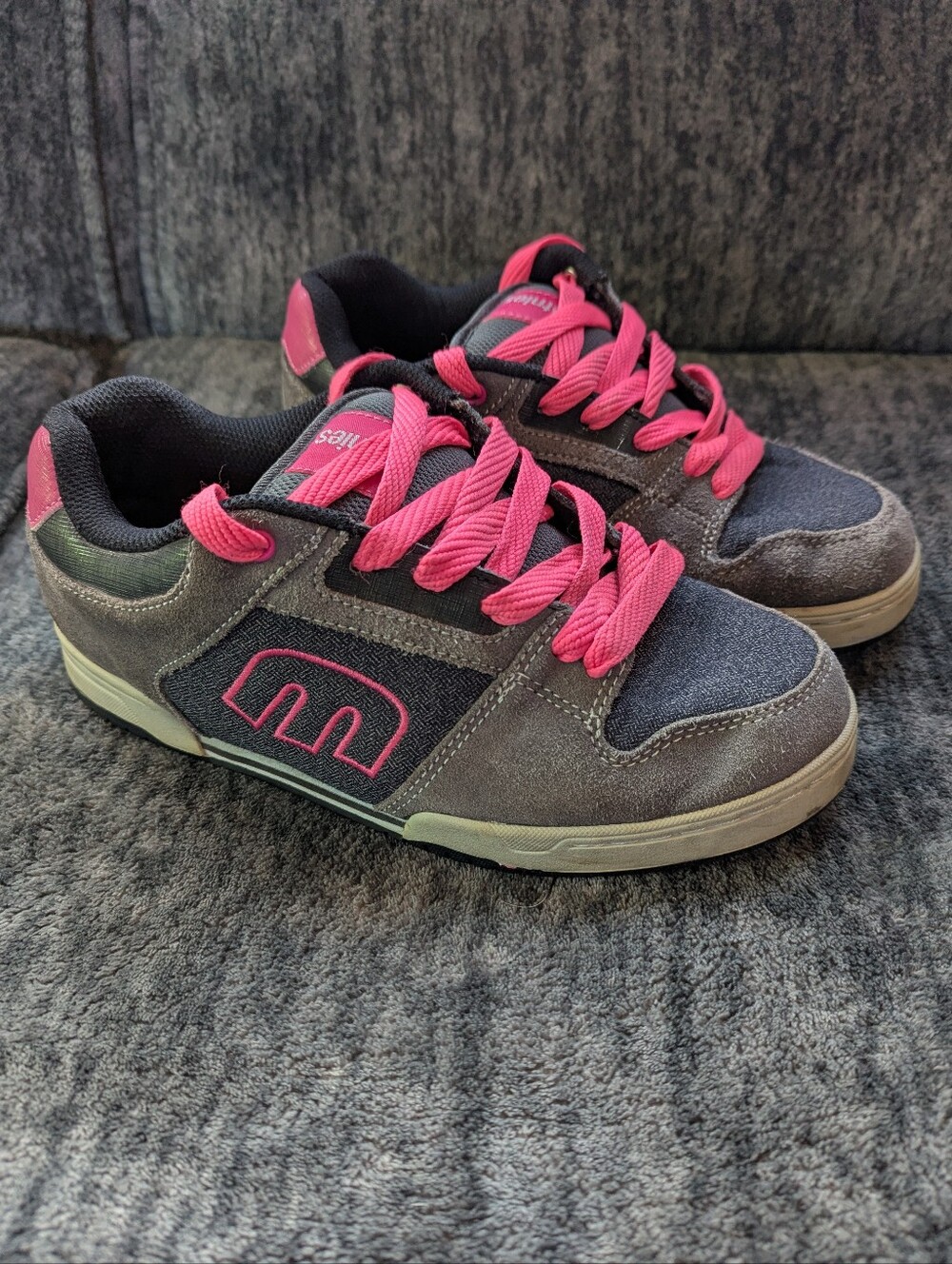 Vintage Y2k Etnies Gray And Pink Suede Skate Shoe